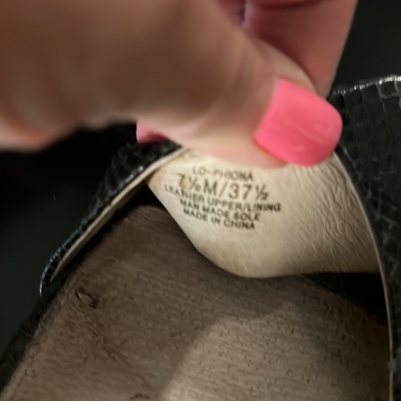 Black Wedge sandal on a faux snakeskin leather look. Ankle strap and gold clasp - Picture 12 of 12